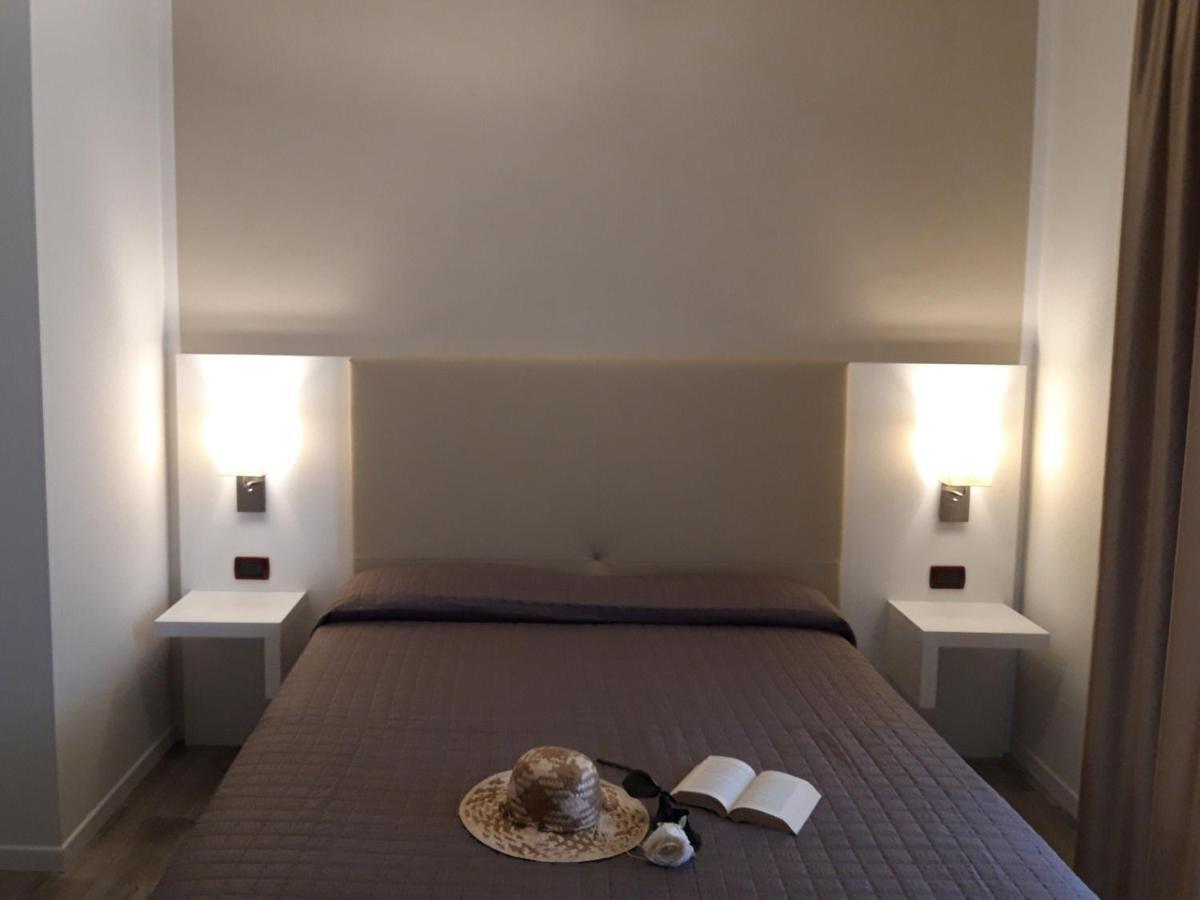 Hotel Trevi Lido di Jesolo Bagian luar foto