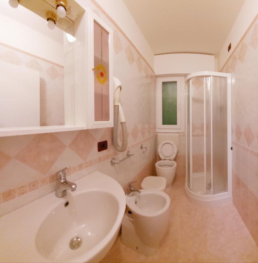 Hotel Trevi Lido di Jesolo Bagian luar foto