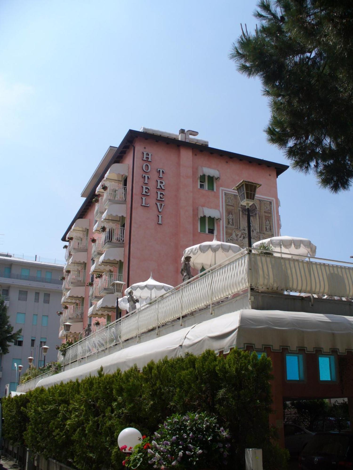 Hotel Trevi Lido di Jesolo Bagian luar foto
