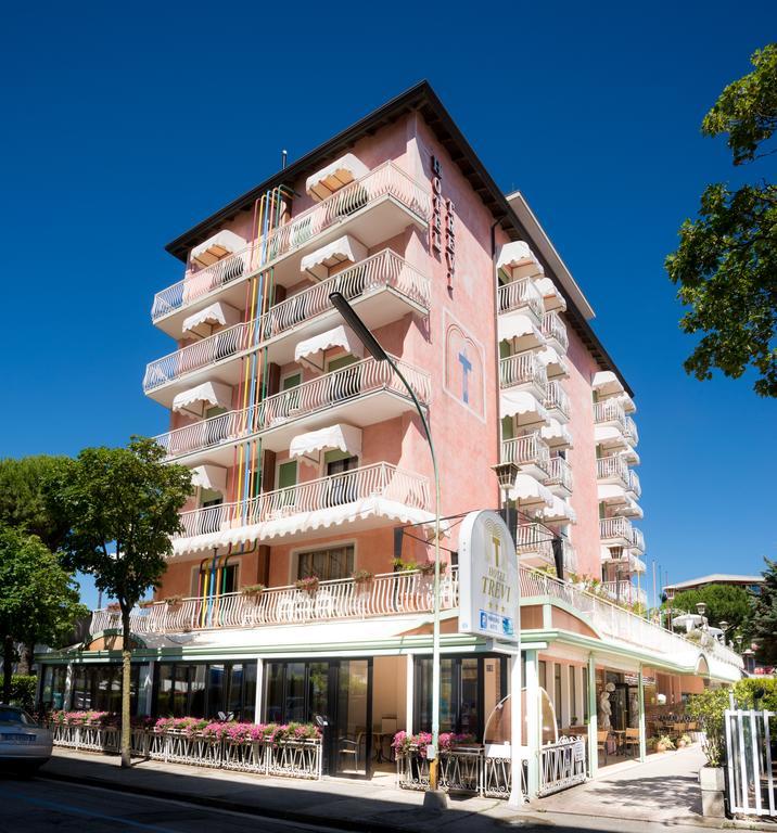 Hotel Trevi Lido di Jesolo Bagian luar foto
