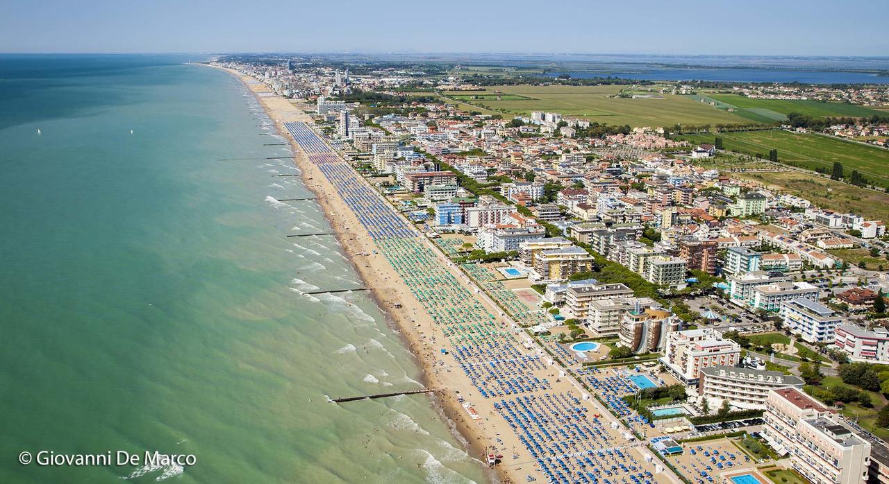 Hotel Trevi Lido di Jesolo Bagian luar foto